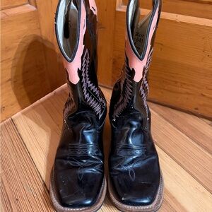Old West Black and Pink patent leather Western Boots